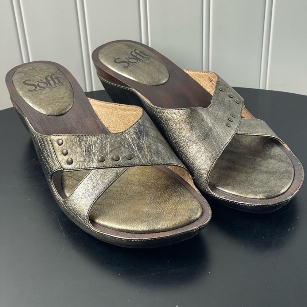 Sofft Calvados Wedge Sandals Metallic Leather Studded 7M Leather Wrapped Heel